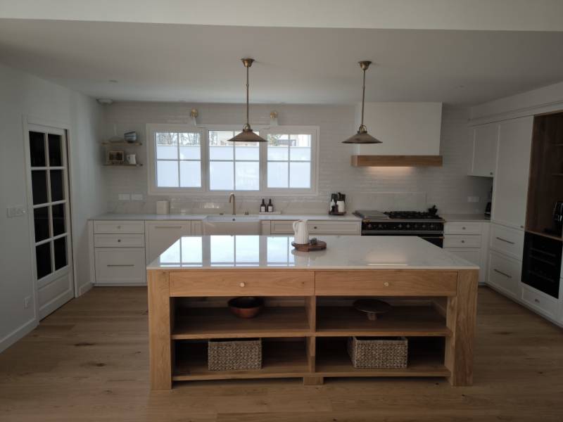 Ilot central sur mesure en bois massif pour cuisine 